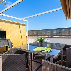 Fridays Flats Bright & Breezy Apartment